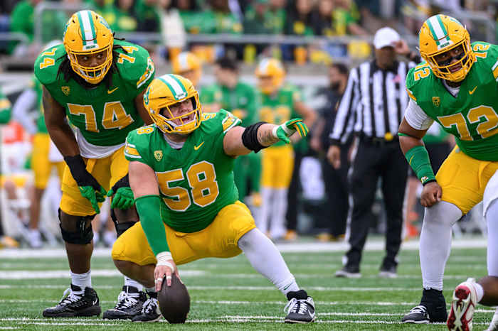 Oct 21, 2023; Eugene, Oregon, USA; Oregon Ducks offensive lineman Jackson Powers-Johnson (58) signals against the Washington State Cougars in the 4th quarter at Autzen Stadium. Mandatory Credit: Craig Strobeck-USA TODAY Sports  